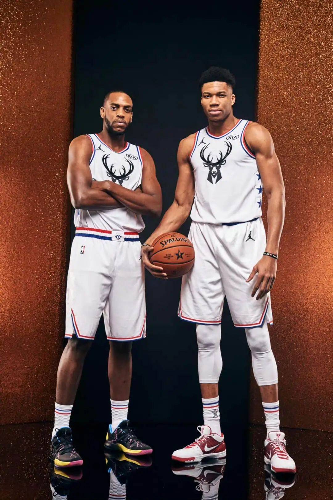 杰伦·约翰逊成为08年詹姆斯以来连续两场砍三双最年轻的前锋（自2008年詹姆斯以来，杰伦-约翰逊成为连续两场拿下三双的最年轻前锋）