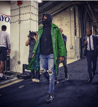 格纳布里：凯恩在防守中表现出色，进球归功于球队定位球教练（格纳布里称赞凯恩防守出色：进球功劳属于球队的定位球教练）