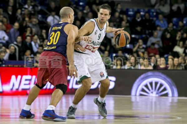 奥尔莫进球的艺术作品：26次传球，巴萨团队配合的巅峰演绎（26次传递铸就奥尔莫神作：巴萨团队配合的极致呈现）