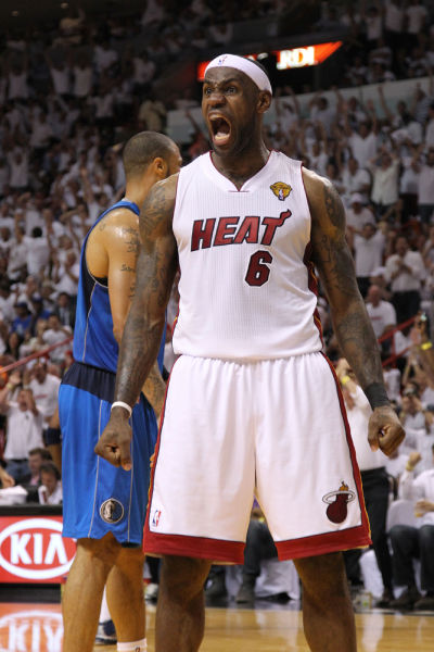 👀会说些什么呢？詹俊：已与齐达内交流近期足坛热点话题（詹俊透露与齐达内对话：聚焦近期足坛热点）