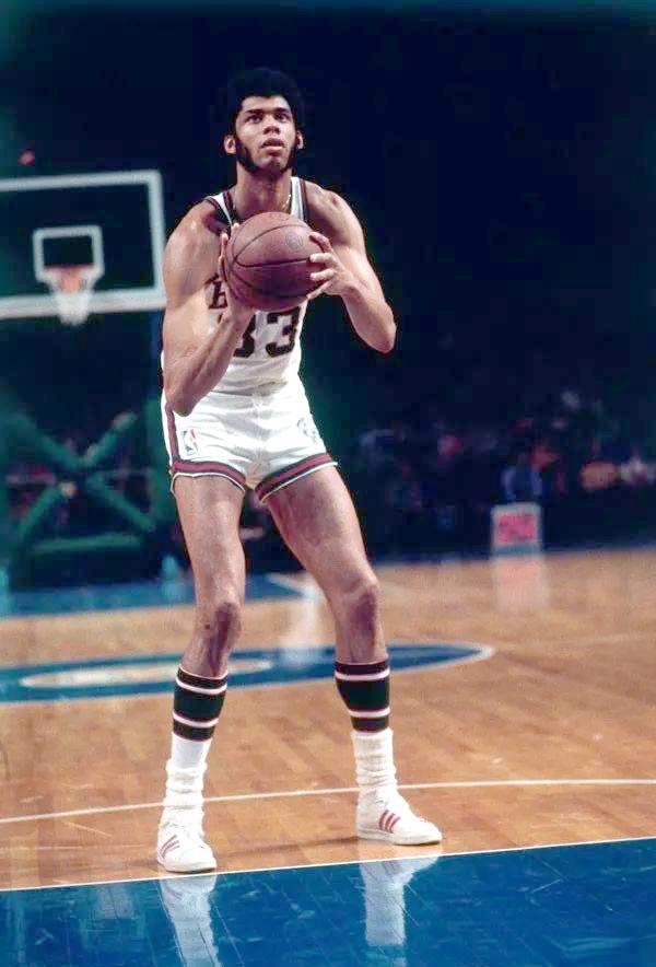 利雅得胜利客战新未来城体育：C罗PK拉卡泽特；菲利克斯首发（利雅得胜利客场挑战新未来城体育：C罗对决拉卡泽特，菲利克斯首发登场）