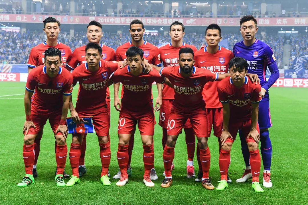 英超首次助攻，吉滕斯本赛季各项赛事助攻数为切尔西队内最多（英超首助到手，吉滕斯本季各项赛事助攻数领跑切尔西）