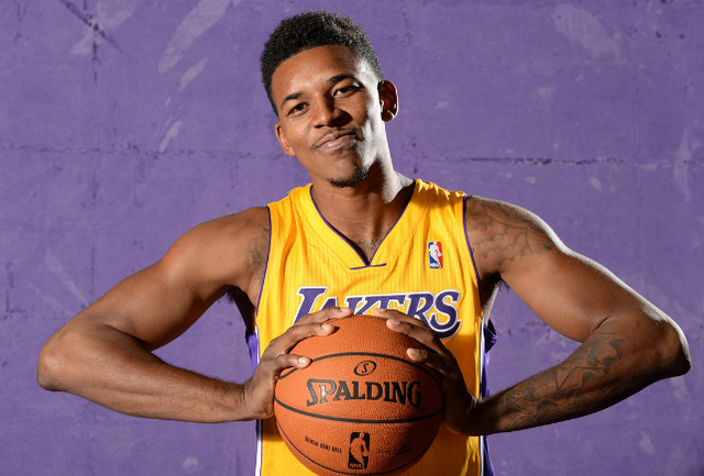 替补门将关键扑救，稳定球队防线（替补门将奉献关键扑救，稳住球队后防）