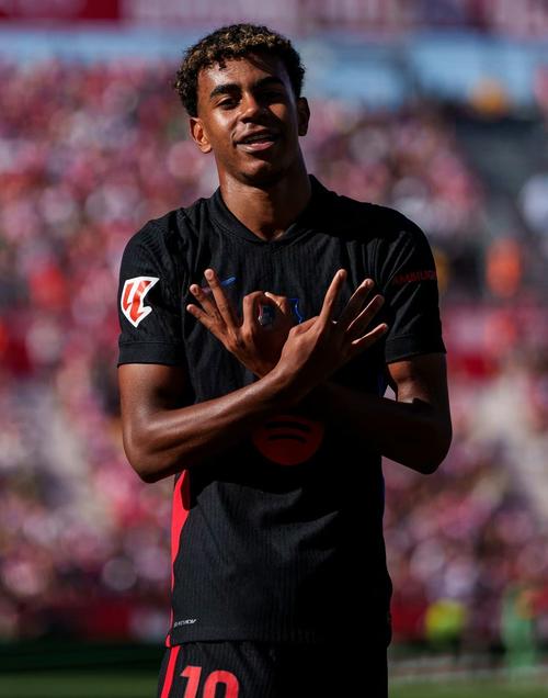 曼联高层对阿莫林分歧曝光，两人力挺两人质疑！12月战绩或定未来（曼联管理层对阿莫林意见分化：两人力挺两人存疑，12月表现或成去留关键）