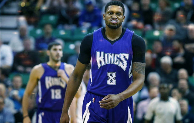 土鸡PK桑巴！国际排联认证这是本届VNL至今最激烈的强强对话！（土鸡大战桑巴：国际排联认定为本届VNL迄今最火爆的强强对决）