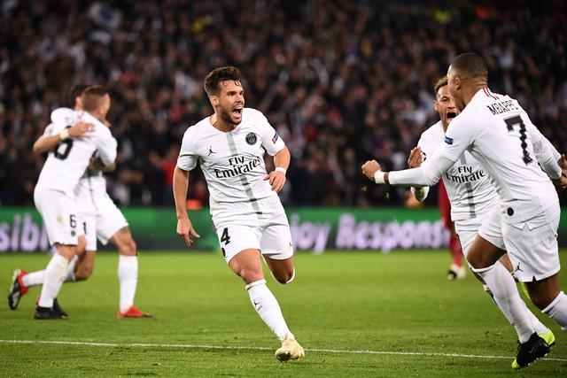 每体：法兰克福球迷有1000人无门票想混进场，被安保当时驱离（每体：千名法兰克福球迷无票试图闯入，遭安保当场劝离）